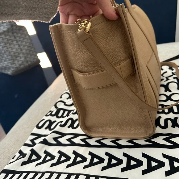 Marc Jacobs Medium Tan Leather Tote - Picture 4 of 11